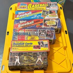 Topps Baseball Card Collection - 1991-1996. 91-95 are sealed complete sets.